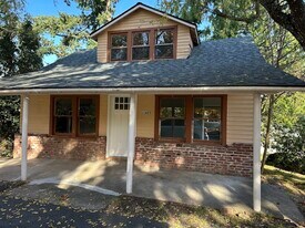 11625 NW Thompson Rd in Portland, OR - Building Photo