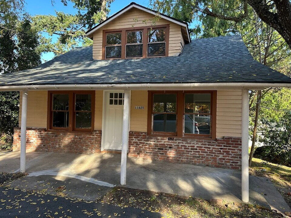 11625 NW Thompson Rd in Portland, OR - Building Photo
