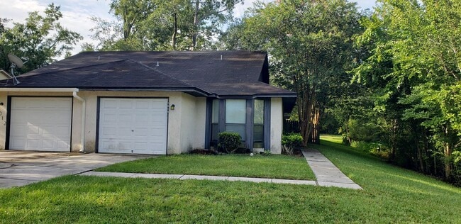 property at 5014 Knightsbridge Cir N