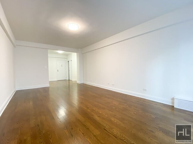 EAST 69 STREET in New York, NY - Foto de edificio - Building Photo