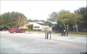 Vista Hollow Apartments in Pasadena, TX - Building Photo - Building Photo