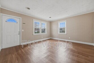217 Bob Ln in Virginia Beach, VA - Foto de edificio - Building Photo