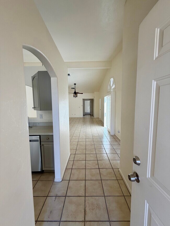 328 W Santa Barbara, Unit 610041 in Nogales, AZ - Foto de edificio - Building Photo