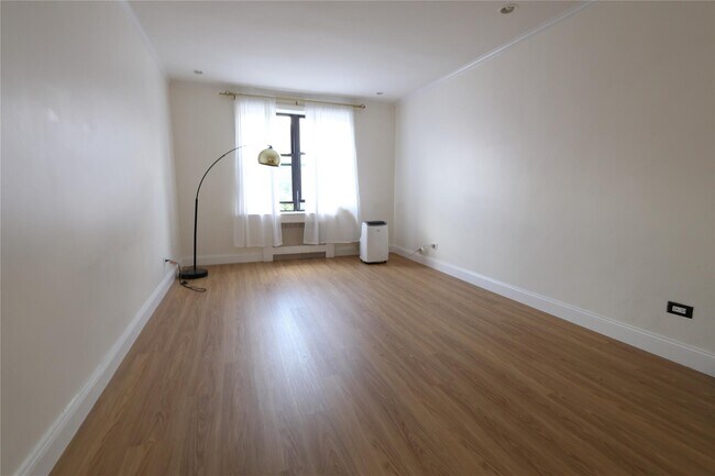 34-20 78th St in Queens, NY - Building Photo - Building Photo