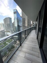 55 SW 9th St, Unit 2701 in Miami, FL - Building Photo - Building Photo