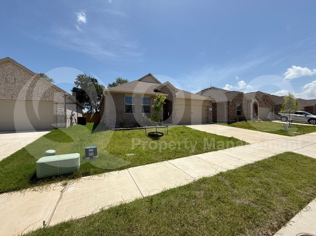 property at 936 Longleaf Ln