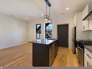 1244 W Huron St, Unit 1 in Chicago, IL - Foto de edificio - Building Photo