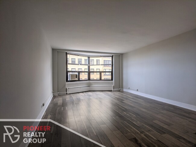 433 W Wellington Ave, Unit 9B in Chicago, IL - Building Photo - Building Photo