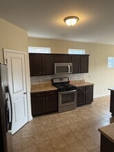 1629 Robindale Dr in Nashville, TN - Foto de edificio - Building Photo