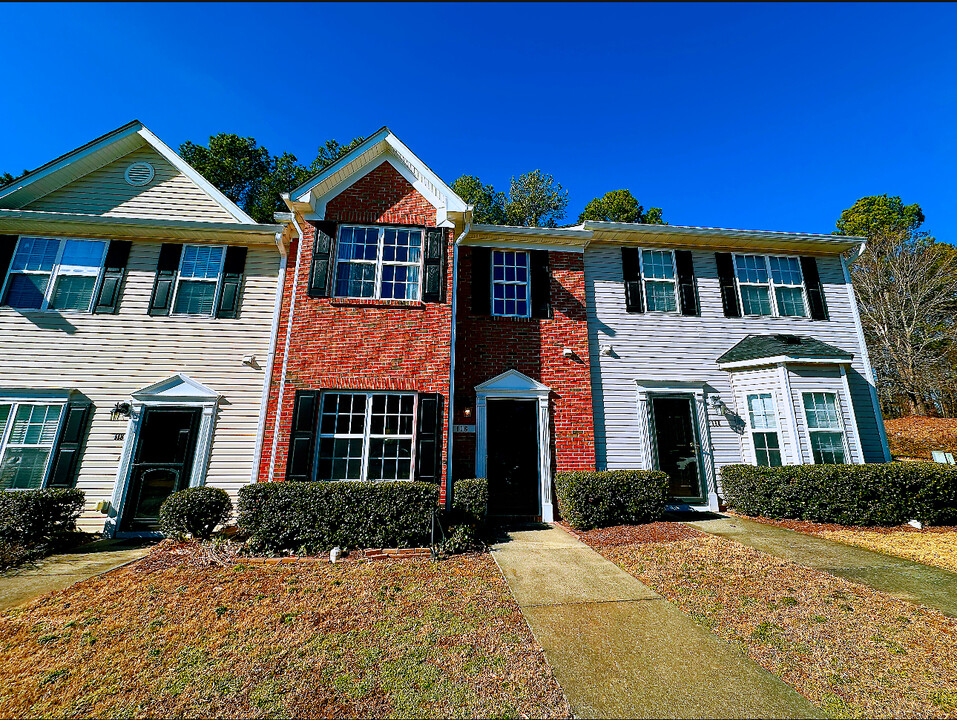 116 Anterbury Dr in Apex, NC - Foto de edificio