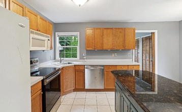 21845 Novi Rd in Northville, MI - Building Photo - Building Photo