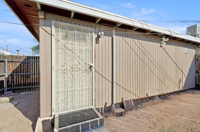 1345 E Grant Rd in Tucson, AZ - Building Photo - Building Photo