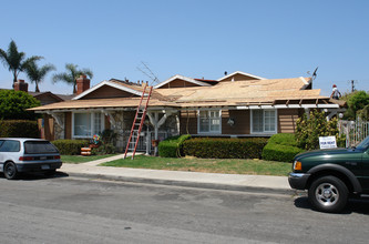 16621 Bartlett Ln in Huntington Beach, CA - Building Photo - Building Photo