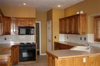 1008 S Carriage Ave in Springfield, MO - Foto de edificio - Building Photo