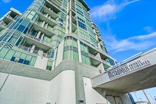 360 E Desert Inn Rd in Las Vegas, NV - Building Photo