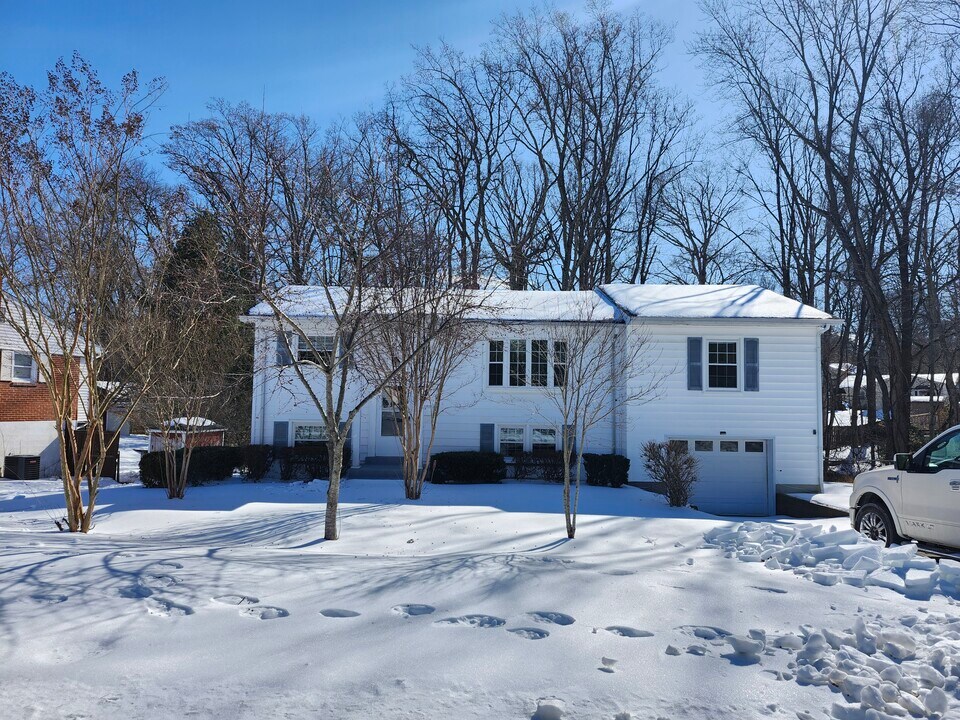 3627 Forestdale Ave in Woodbridge, VA - Building Photo