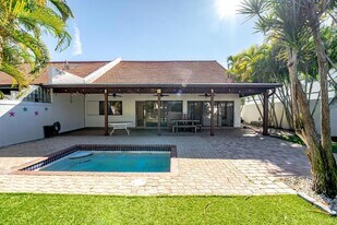 665 Jeffery St, Unit 0107 in Boca Raton, FL - Building Photo