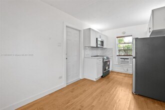 1721 SW 21st Ter in Miami, FL - Building Photo - Building Photo