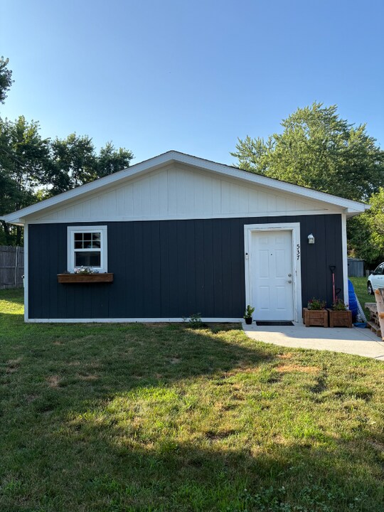 537 E Paulson St in Lansing, MI - Building Photo