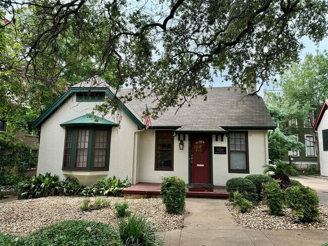 property at 607 W 10th St