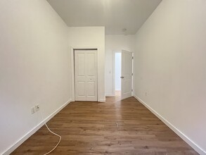 52 Bergen Ave, Unit 1 in Jersey City, NJ - Building Photo - Building Photo