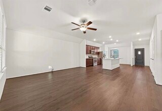 25911 Rustical Rd in Park Row, TX - Foto de edificio - Building Photo