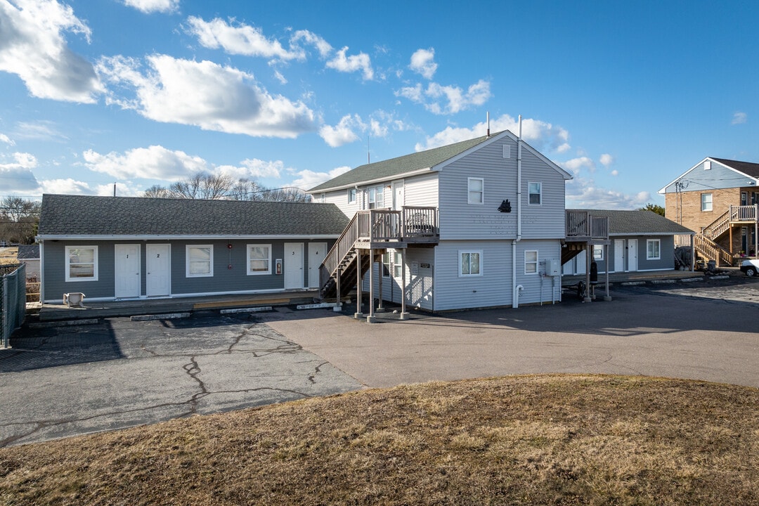 2 Rabbit Run in Westerly, RI - Building Photo
