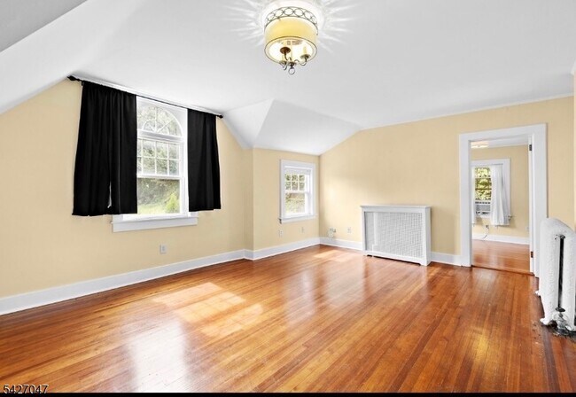 74 S Mountain Ave in Montclair, NJ - Building Photo - Building Photo