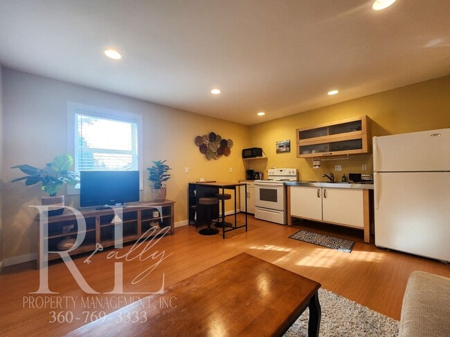 21680 Seacrest Ave NE in Poulsbo, WA - Building Photo - Building Photo