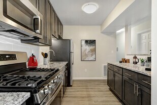 Millbrook Village North in Edison, NJ - Building Photo