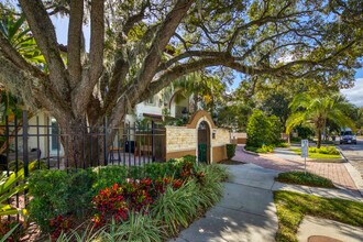 Maddalena Townhomes in Tampa, FL - Foto de edificio - Building Photo