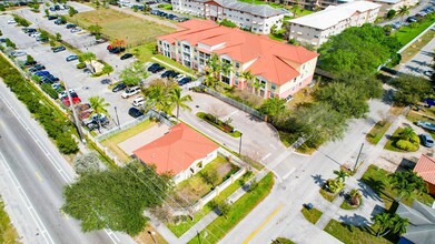 Park Hill Hollywood Apartments in Hollywood, FL - Foto de edificio - Building Photo