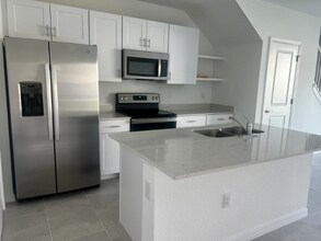 14310 Oviedo Pl in Ft. Myers, FL - Building Photo - Building Photo