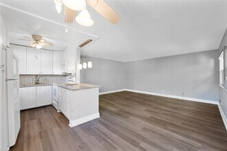 220 Seville Dr in Delray Beach, FL - Building Photo - Building Photo