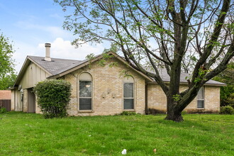 1201 Canyon Oaks Dr in Lancaster, TX - Building Photo - Building Photo