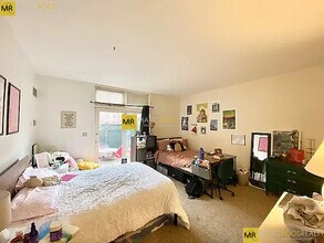 3 Douglas St, Unit 107 in Boston, MA - Foto de edificio - Building Photo