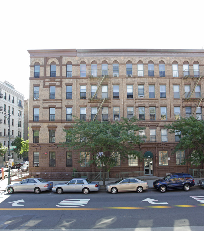 520 Manhattan Ave in New York, NY - Foto de edificio - Building Photo