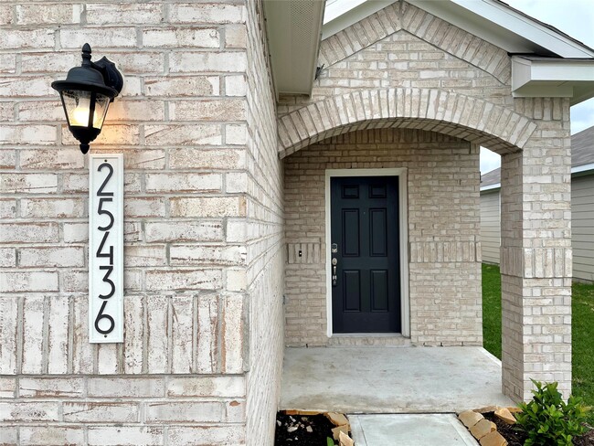 25436 Northpark Lake Dr in Porter, TX - Building Photo - Building Photo