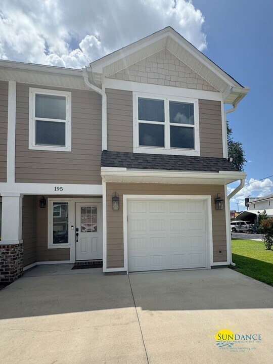 195 Ellis Ave in Niceville, FL - Building Photo