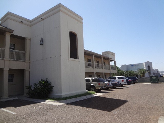 710 Alta Vista Dr-Unit -113 in Laredo, TX - Building Photo