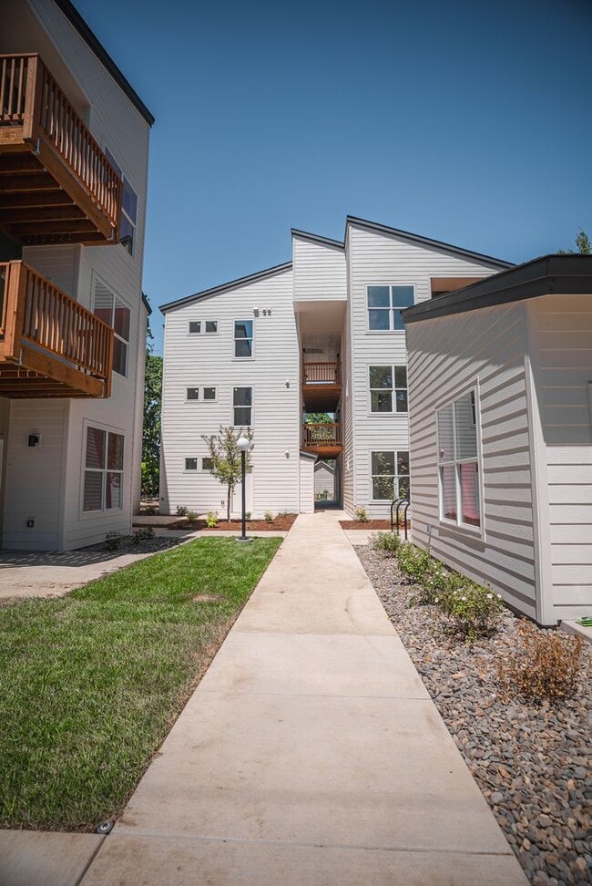 1341 Waller St SE in Salem, OR - Building Photo - Building Photo