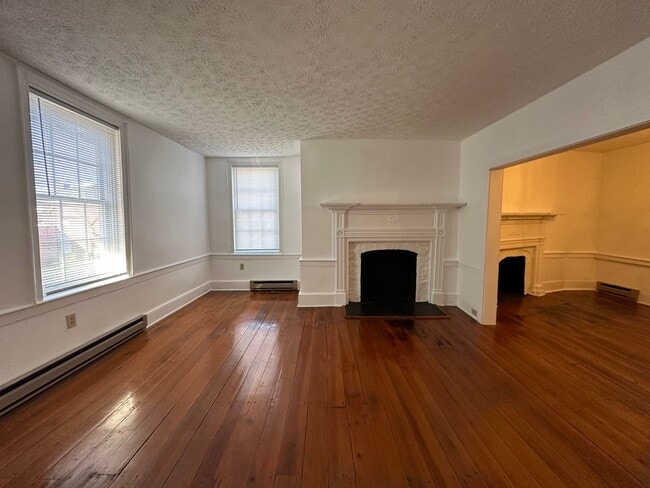 402 S Cameron St in Winchester, VA - Building Photo - Building Photo