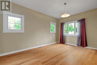 2194 Niagara Dr in Ottawa, ON - Building Photo - Building Photo