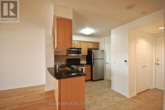 2391 Central Park Dr in Oakville, ON - Building Photo - Building Photo