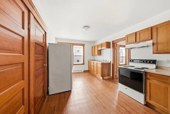 31 Whitcomb St in Webster, MA - Foto de edificio - Building Photo