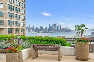 7002 JFK Blvd E in West New York, NJ - Building Photo - Building Photo