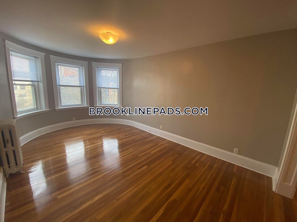 16 Fuller St in Brookline, MA - Building Photo