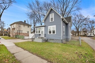 9 Hubbard St in Mount Clemens, MI - Building Photo - Building Photo