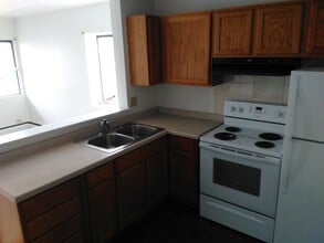 9129 W National Ave in West Allis, WI - Foto de edificio - Building Photo