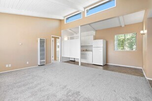 St. Andrews Manor Apartments in Los Angeles, CA - Building Photo